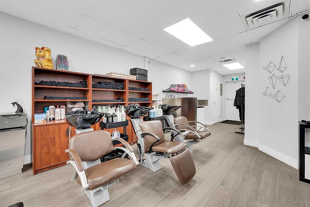 222 16 Avenue Northeast, Calgary, AB