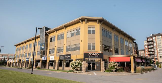 950 Montée des Pionniers, Terrebonne, QC
