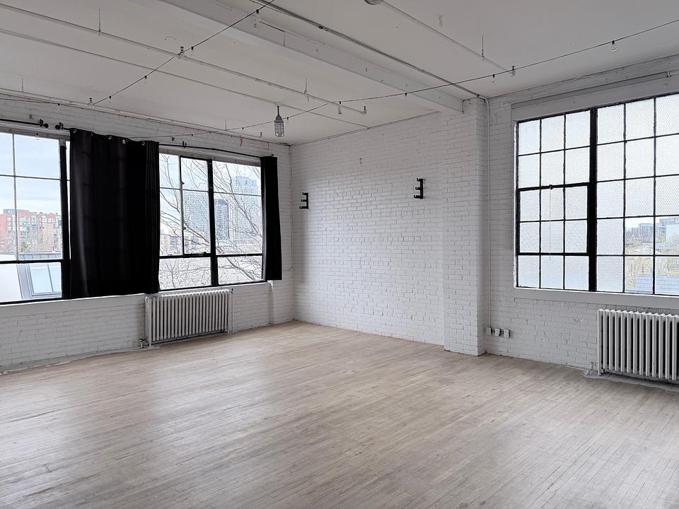 402 - 688 Richmond Street West, Toronto, ON