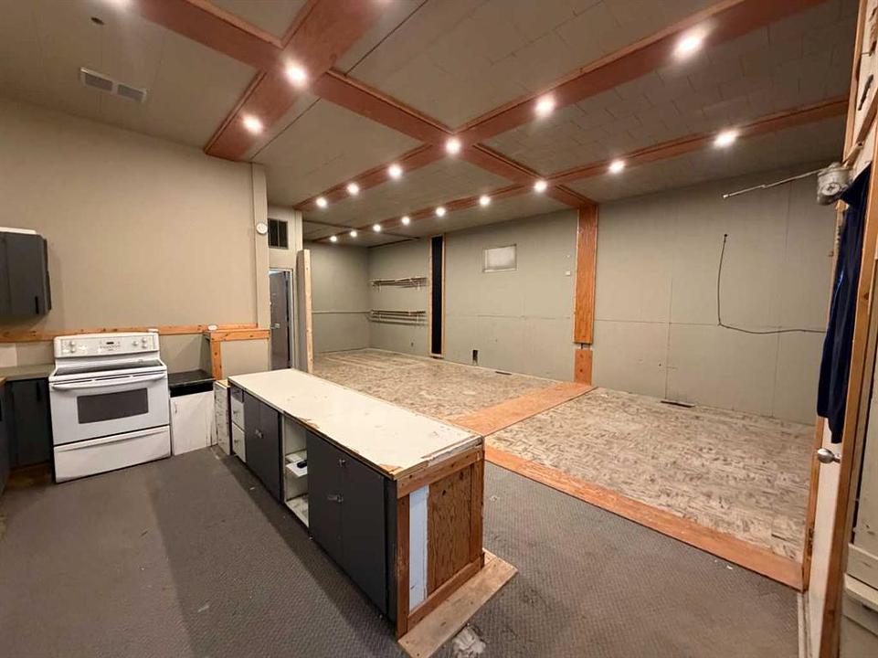 416 Caradoc Avenue, Carbon, AB