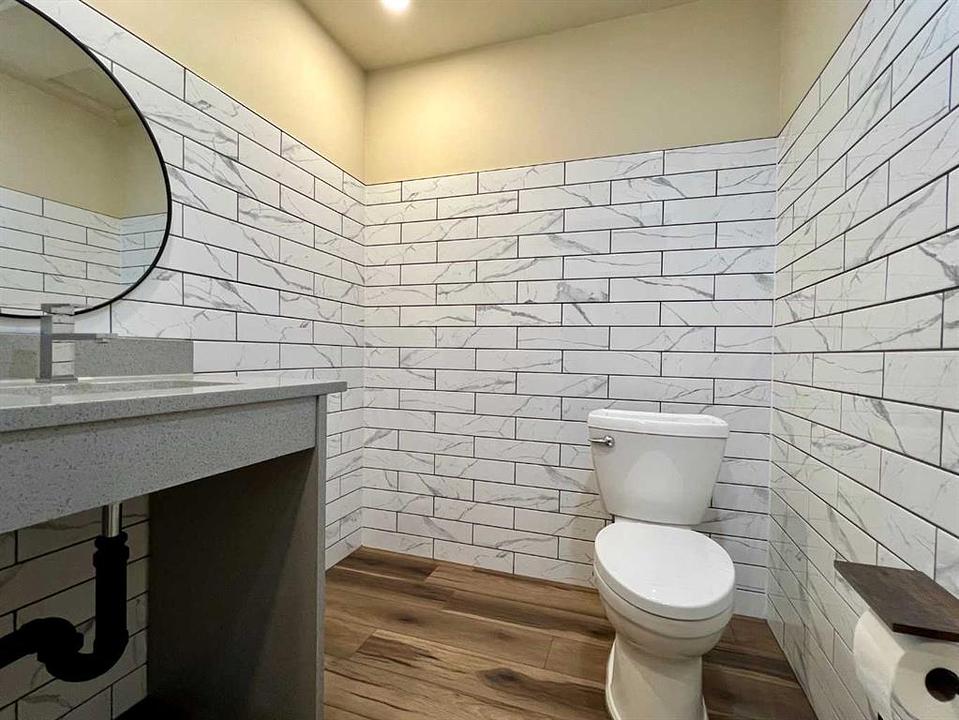 923 6 Avenue Southwest, Calgary, AB
