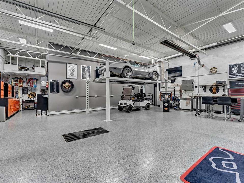 133 South Railway Avenue, Irvine, AB