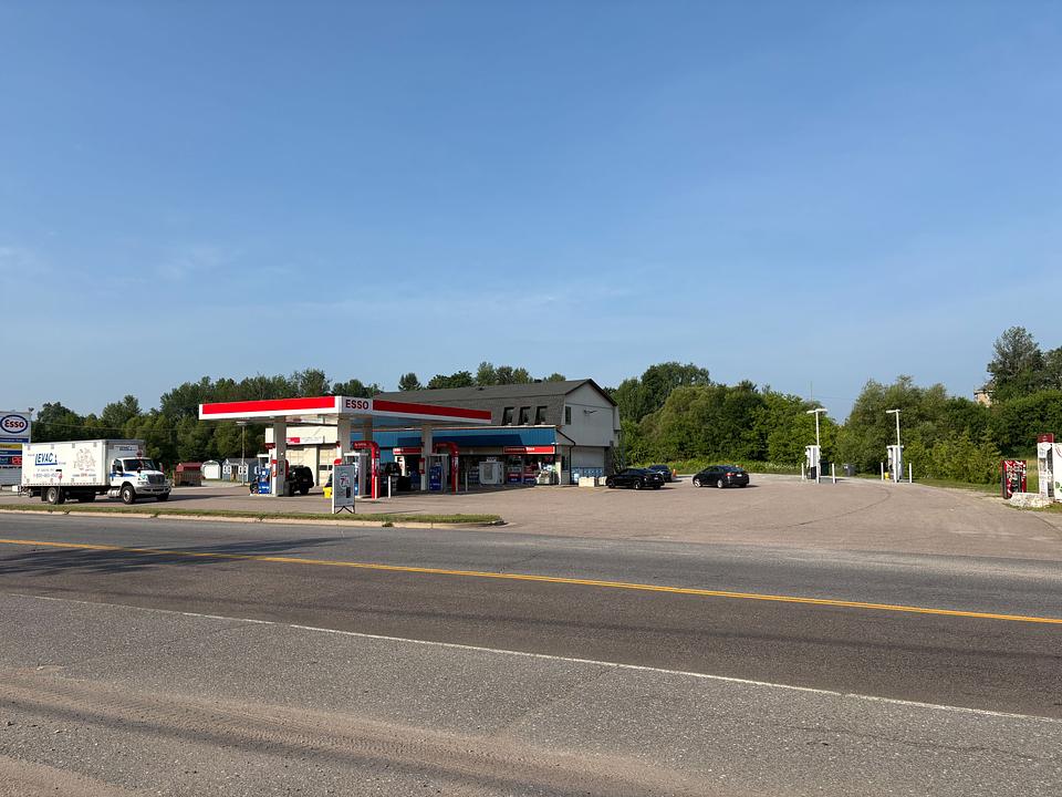 1412 Pembroke Street East, Pembroke, ON