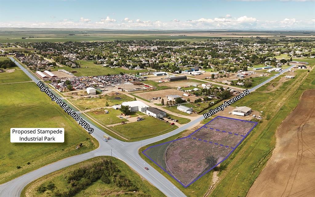 305 East RR Street, Raymond, AB