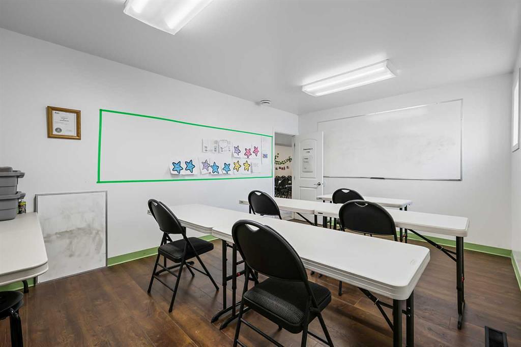232 8A Street Northeast, Calgary, AB