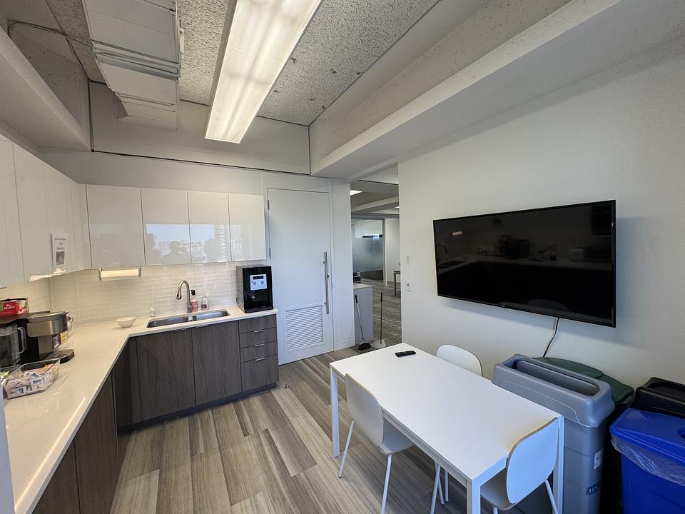 1890 - 1075 West Georgia Street, Vancouver, BC