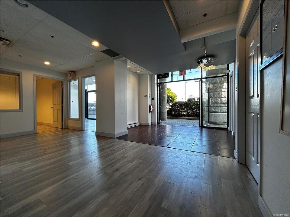 #102 - 19 Dallas Road, Victoria, BC