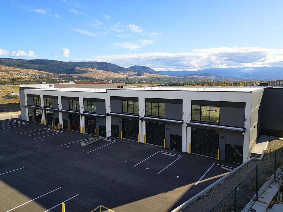 3/4 - 1990 Pier Mac Way, Kelowna, BC