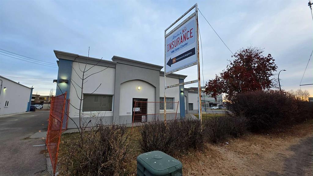 B - 5406 43 Street, Red Deer, AB