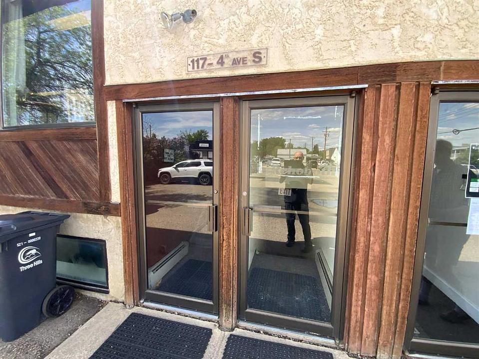 4th Avenue East, Three Hills, AB