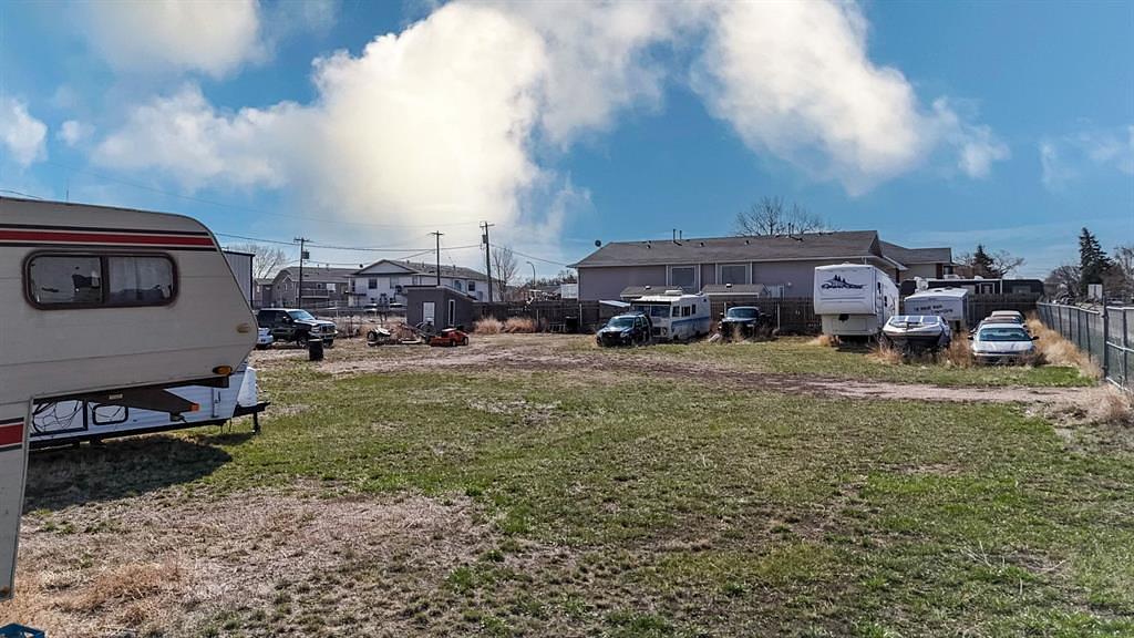 5 Street Northeast, Redcliff, AB