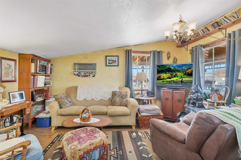 48 Main Street East, Big Valley, AB