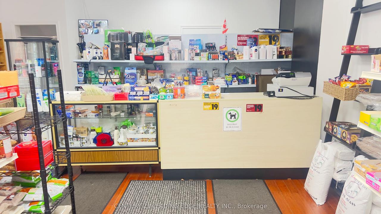 374 Dundas Street East, Toronto, ON