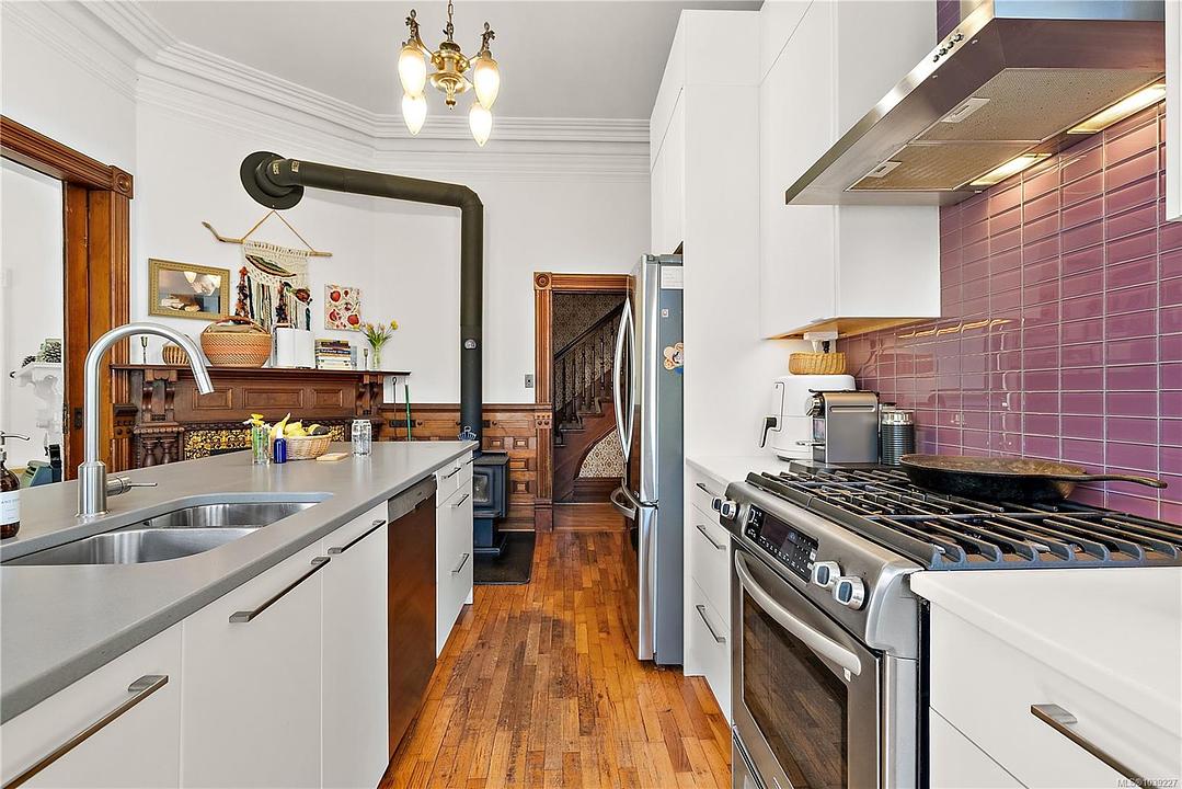 1736 Haultain Street, Victoria, BC
