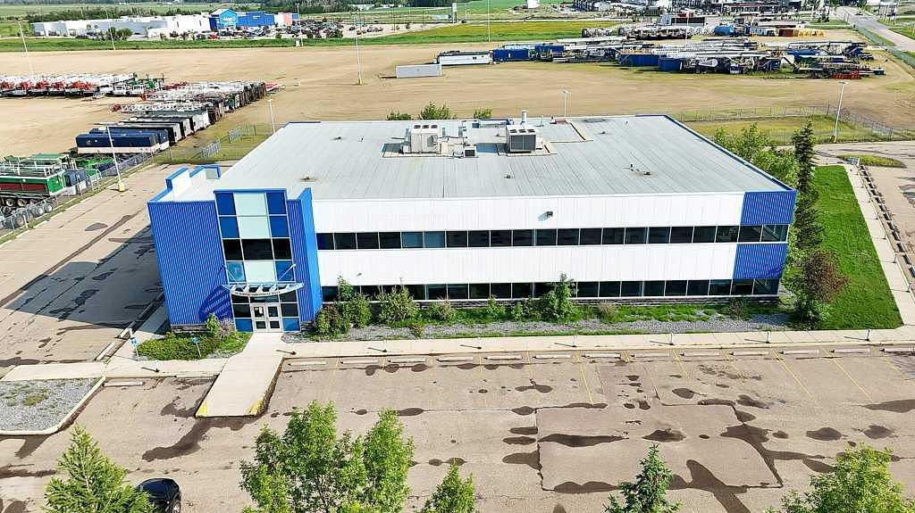 33 Schenk Industrial Road, Sylvan Lake, AB