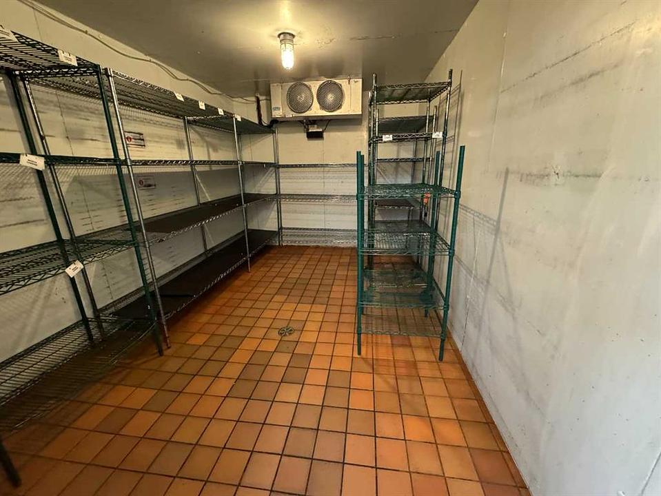 Q - 4710 17 Avenue Southeast, Calgary, AB