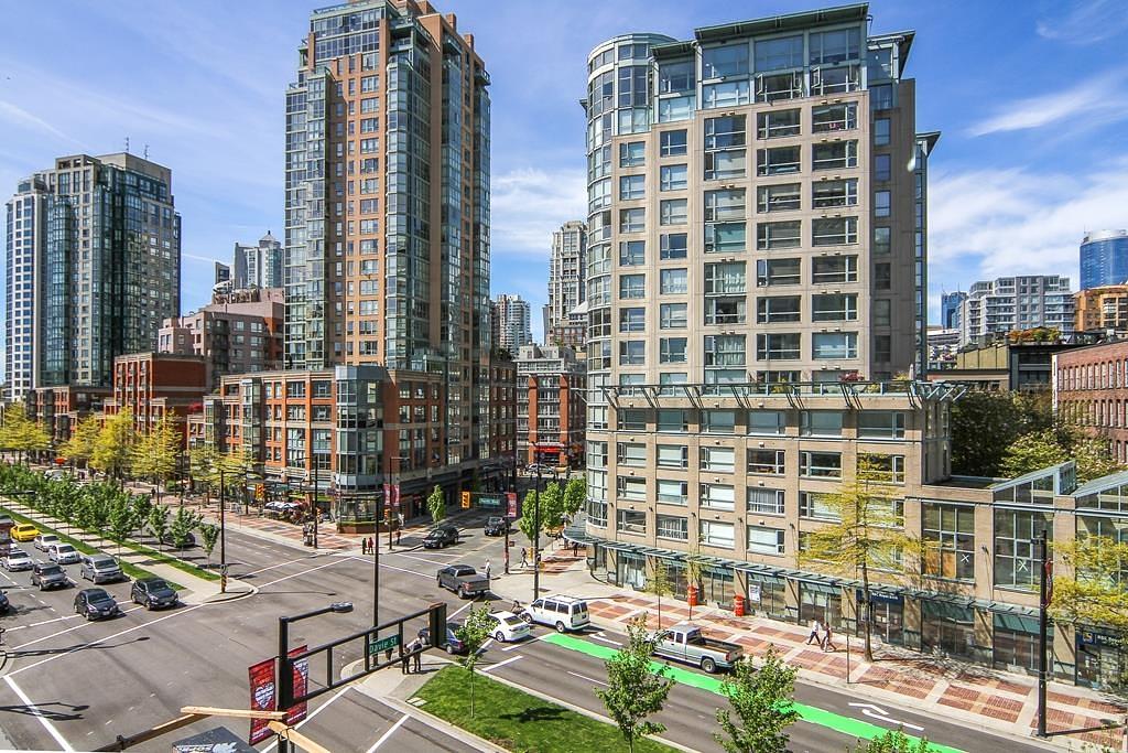 1189 Pacific Boulevard, Vancouver, BC