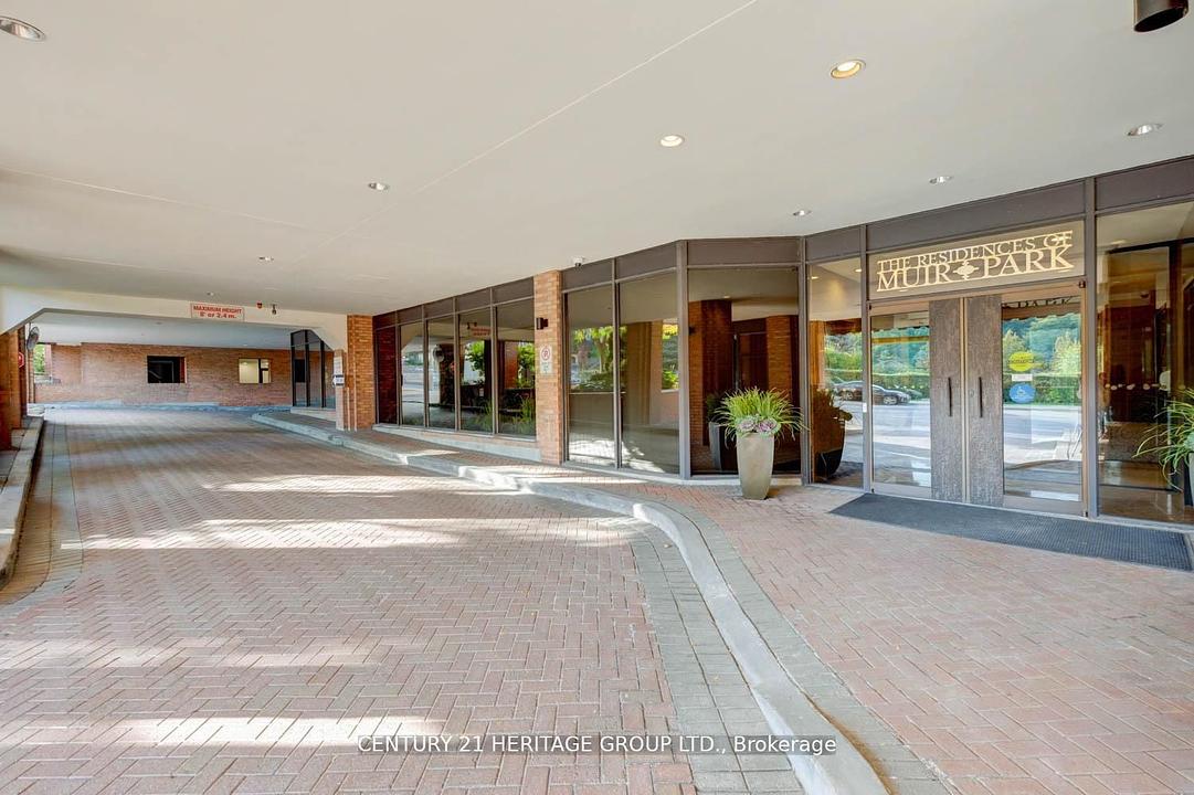 101 - 2900 Yonge Street, Toronto, ON
