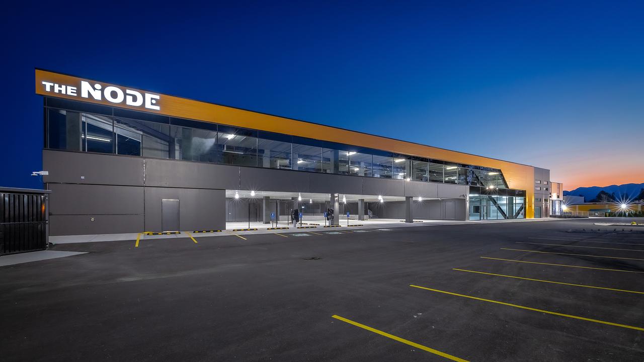 Building - 3855 Wayburne Drive, Burnaby, BC