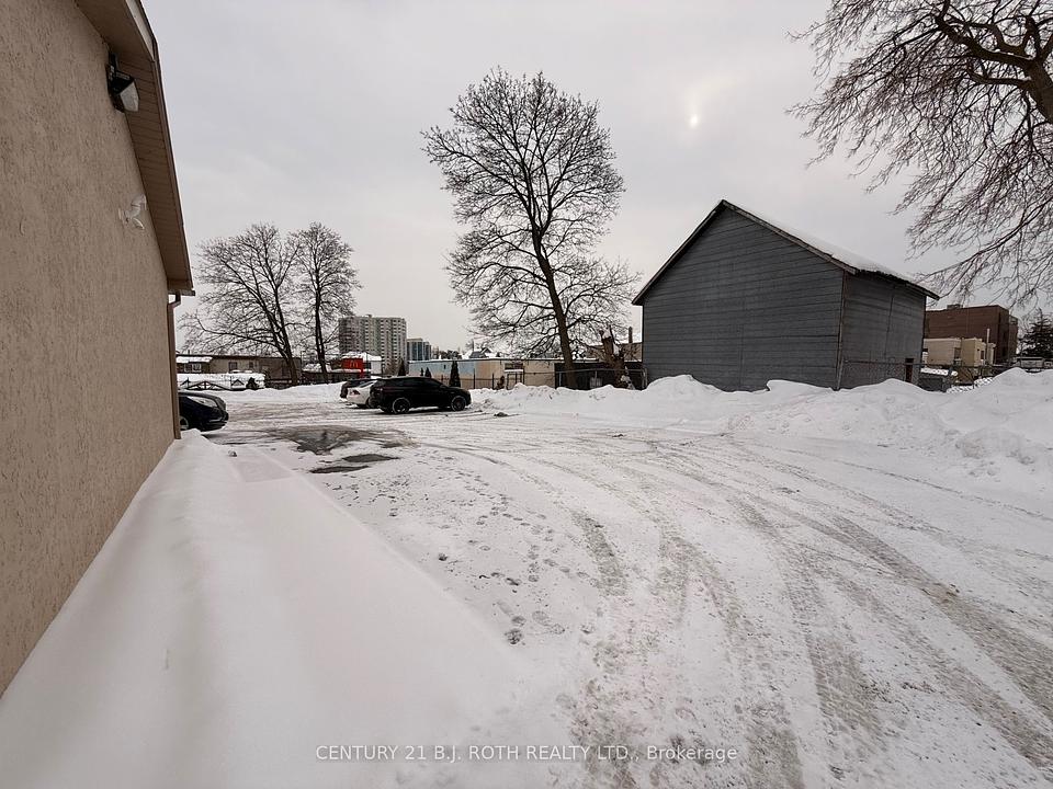 Low - 58 Mary Street, Barrie, ON