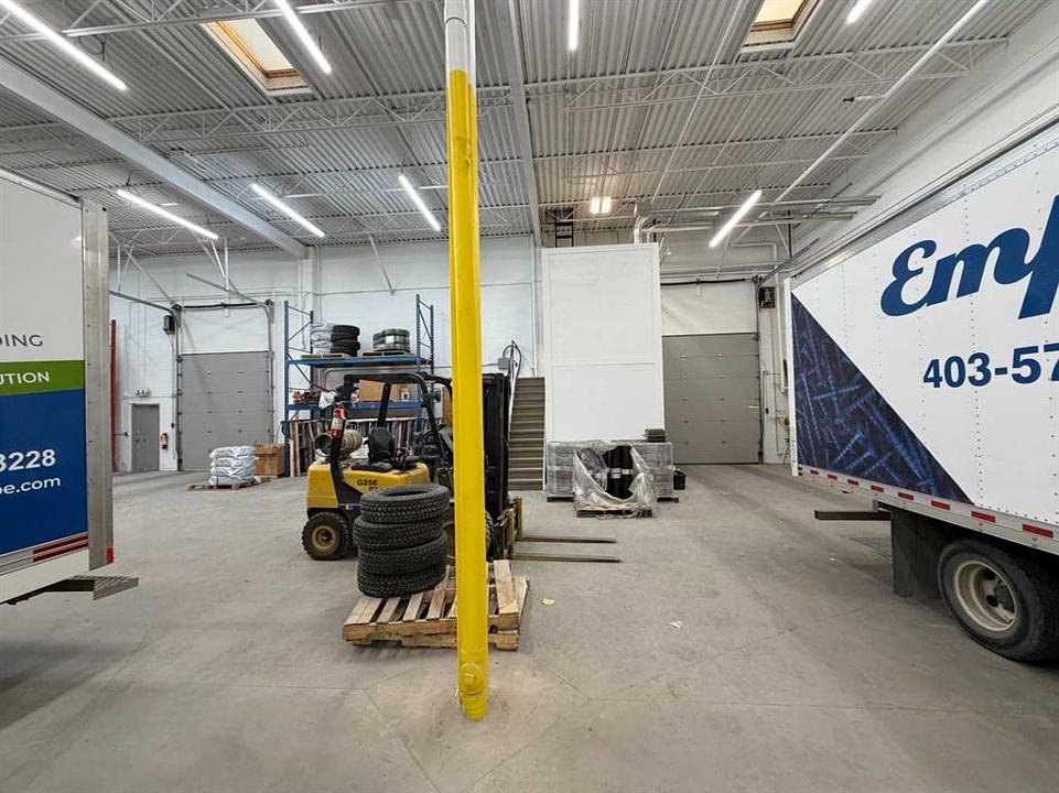 1 - 2315 30 Avenue Northeast, Calgary, AB
