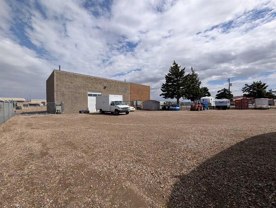 1811 Broadway Avenue East, Redcliff, AB