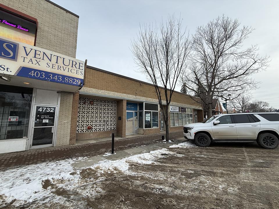 B - 4730 50 Street, Red Deer, AB