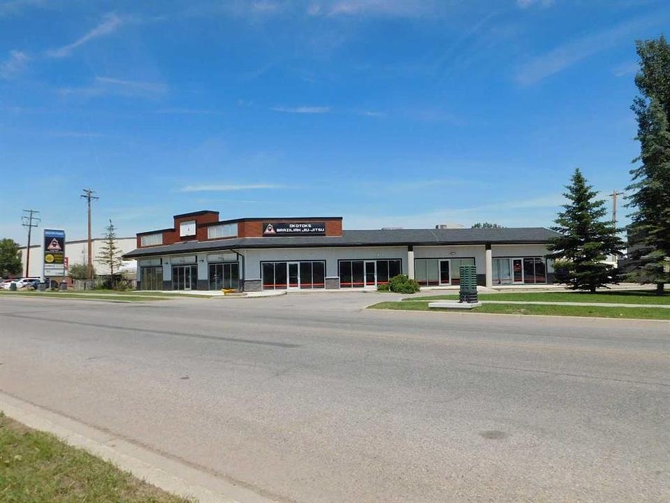 #2 - 220 North Railway Street, Okotoks, AB