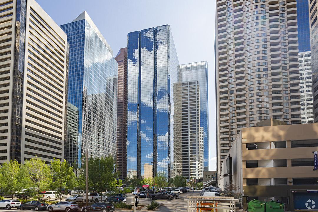 425 1 Street Southwest, Calgary, AB