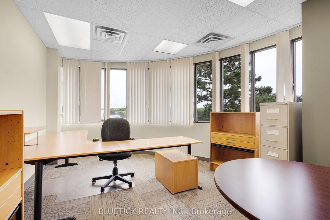 301 - 710 Dorval Drive, Oakville, ON
