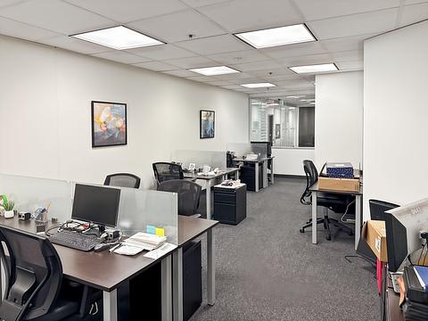 90 Burnhamthorpe Road West, Mississauga, ON