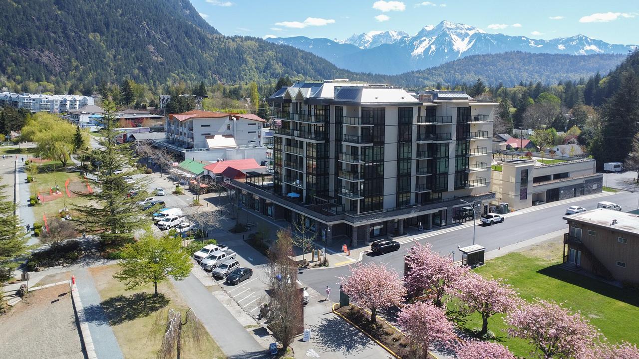 120 Esplanade Avenue, Harrison Hot Springs, BC