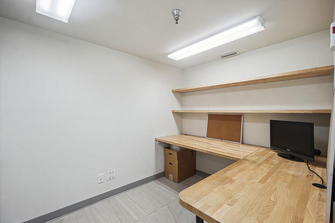 rdc-ss - 4920 Rue Sherbrooke Ouest, Westmount, QC