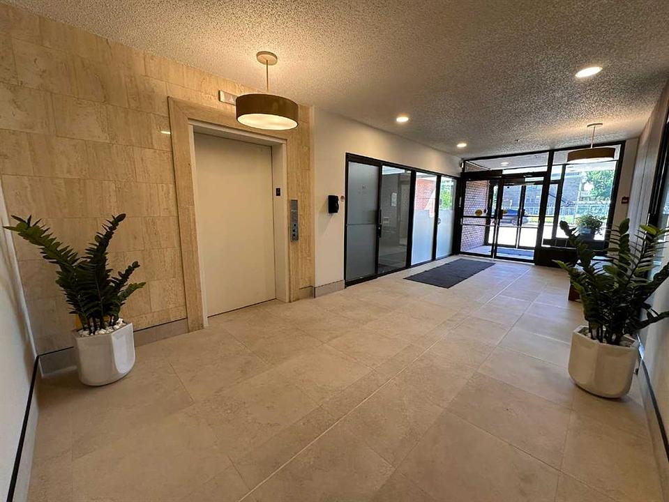 200 - 811 14 Street Northwest, Calgary, AB