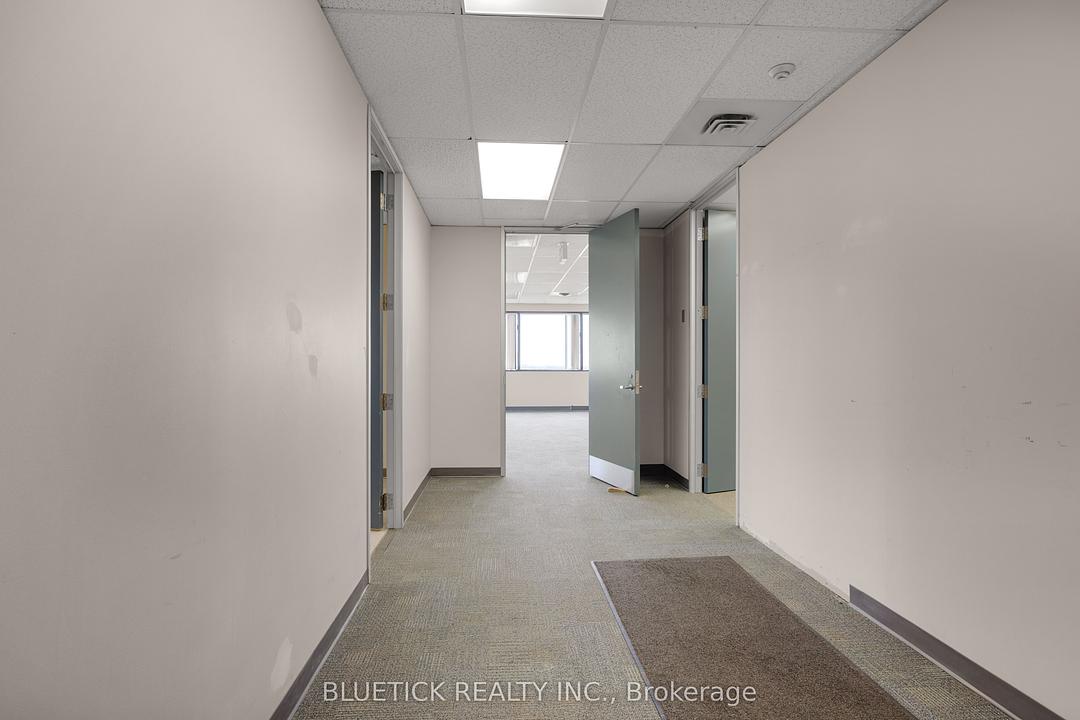 600 - 690 Dorval Drive, Oakville, ON