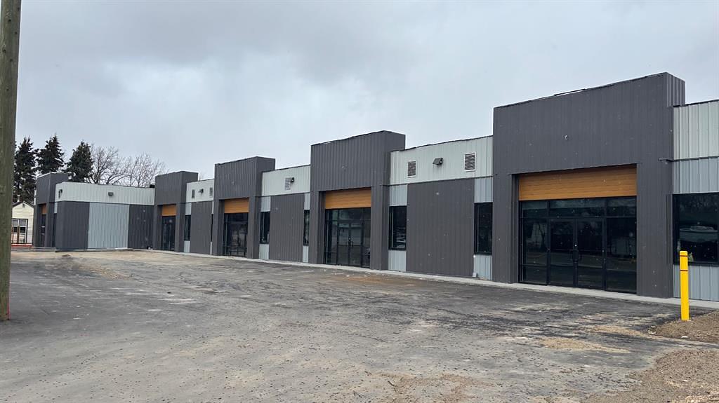 100 - 5407 50 Street, Ponoka, AB