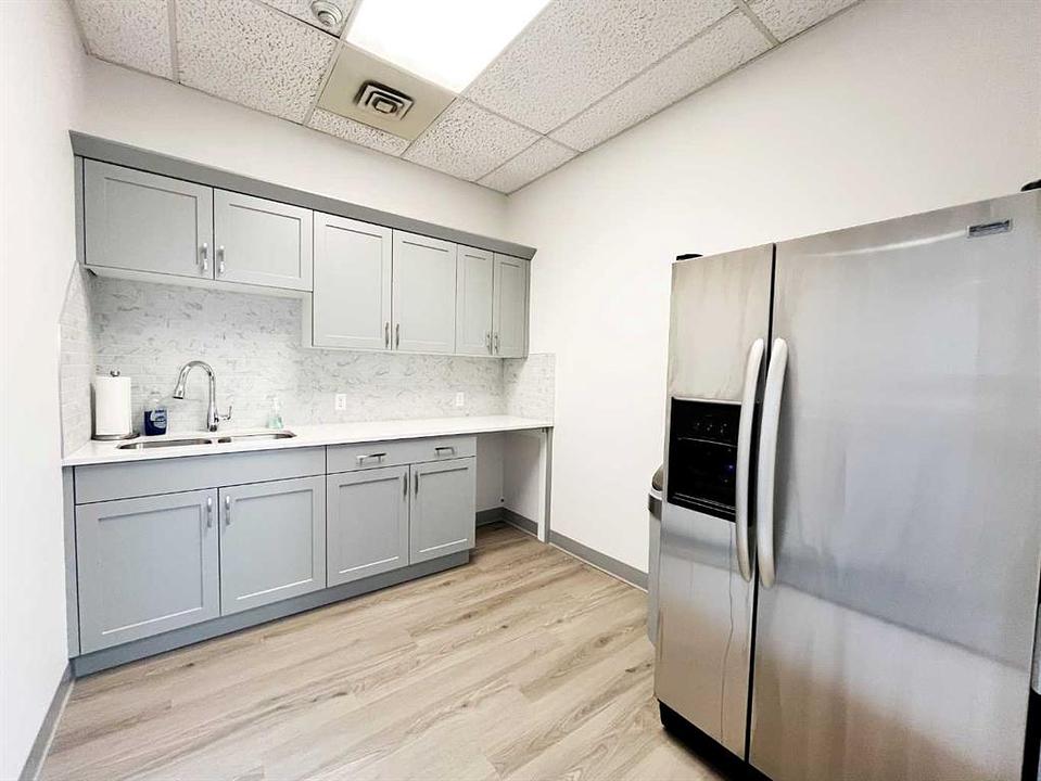 210 - 1111 Kingsway Avenue Southeast, Medicine Hat, AB
