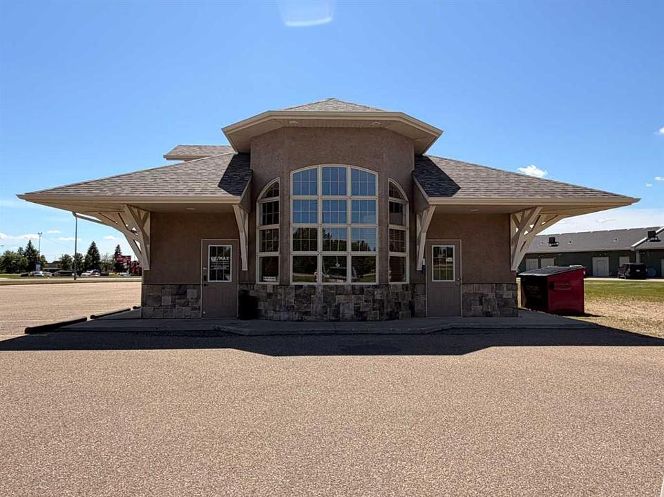 6000 48 Avenue, Ponoka, AB