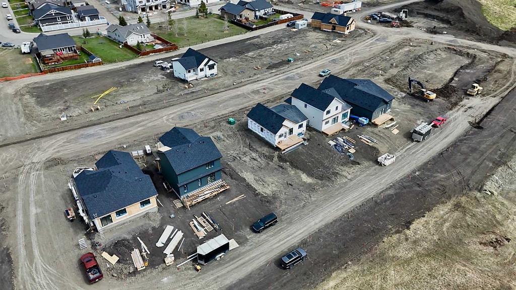 Kennedy Drive Southeast, Diamond Valley, AB