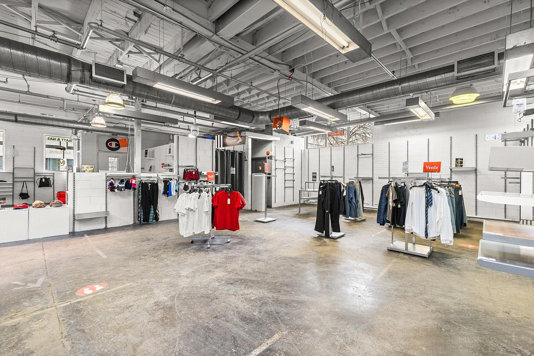 9455 Boulevard Saint-Laurent, Montréal, QC