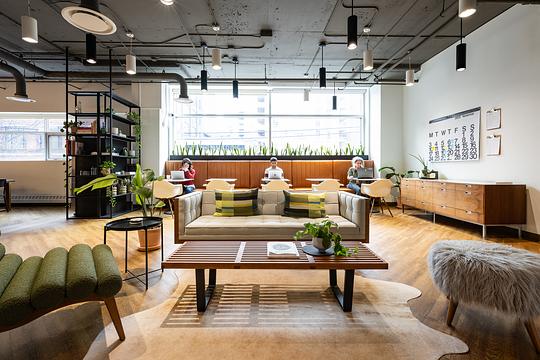410 Adelaide St W, Toronto, ON