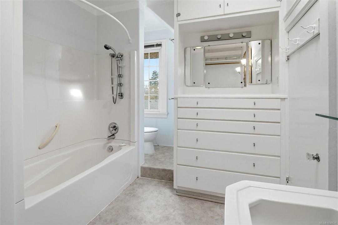 1043 Belmont Avenue, Victoria, BC