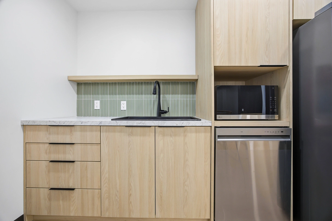 1400 - 330 Bay Street, Toronto, ON
