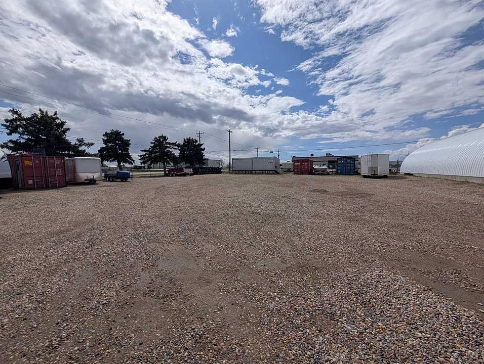1811 Broadway Avenue East, Redcliff, AB