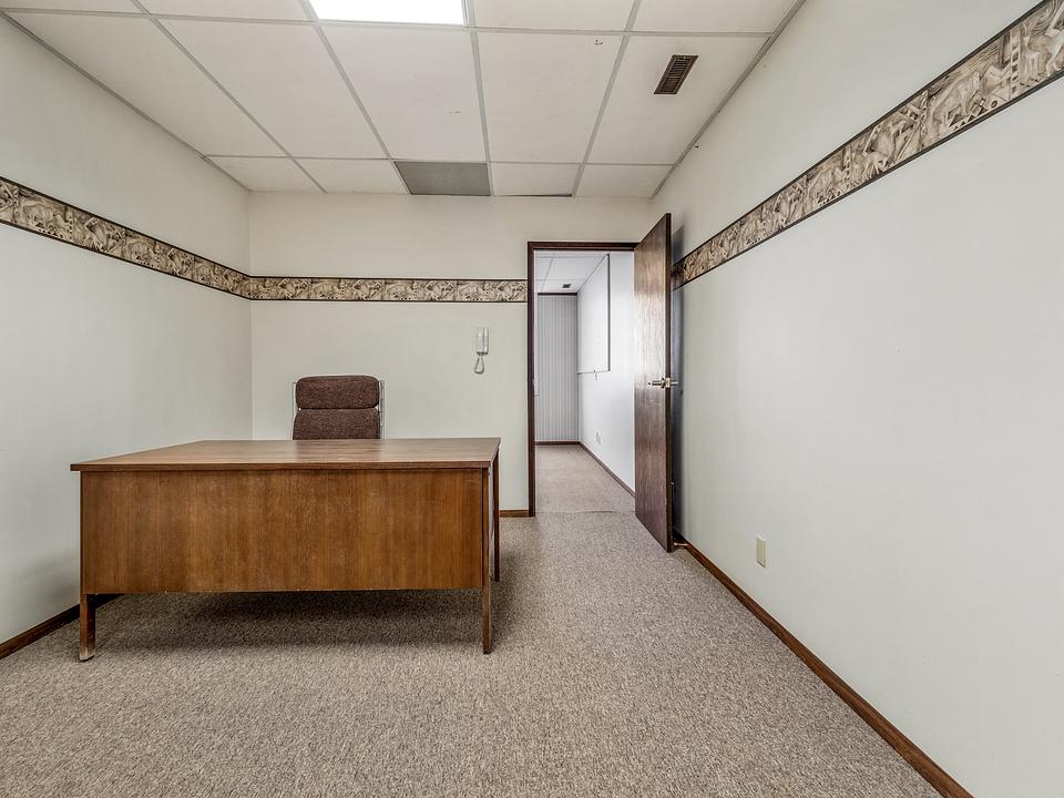 200 - 120 8 Street South, Lethbridge, AB
