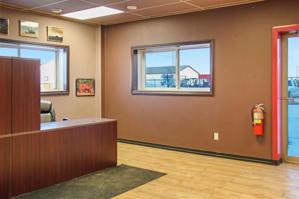 5022 50 Avenue, Lougheed, AB