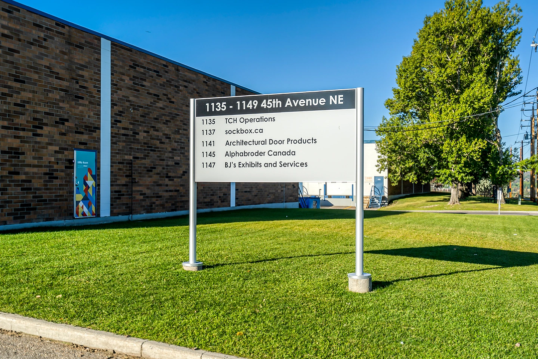 1147/1149 - 1149 45 Avenue Northeast, Calgary, AB