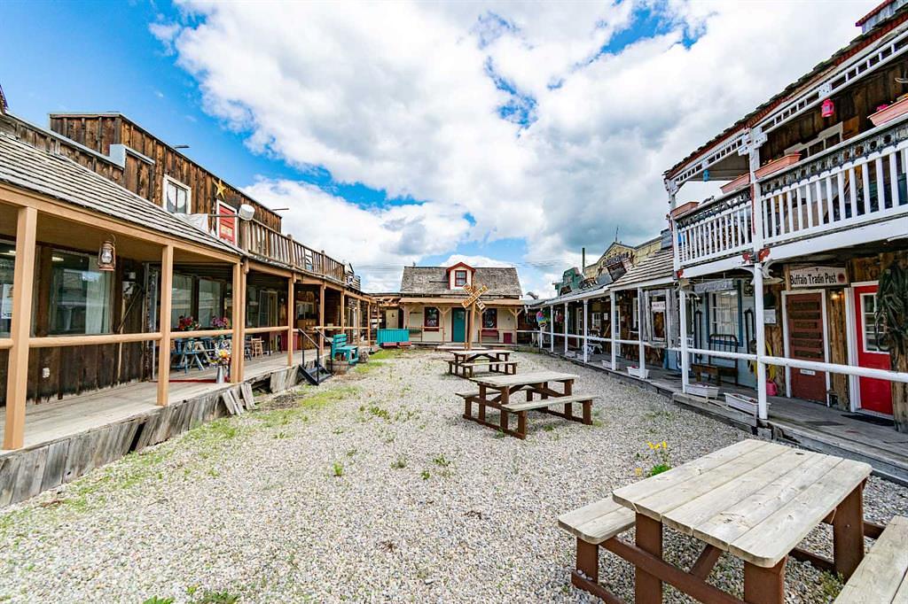 44 Main Street East, Big Valley, AB