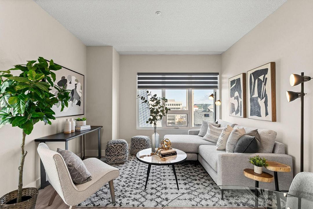 10015 103 Avenue Northwest, Edmonton, AB