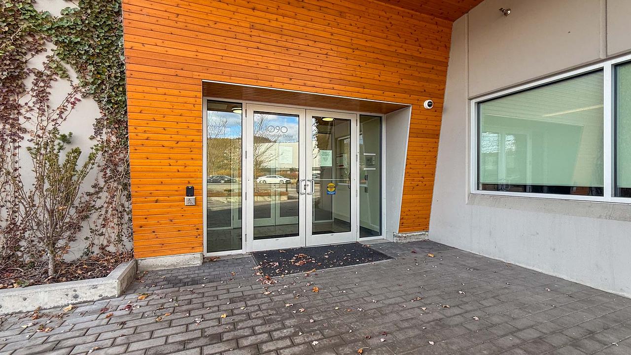 100 - 1090 Manhattan Drive, Kelowna, BC